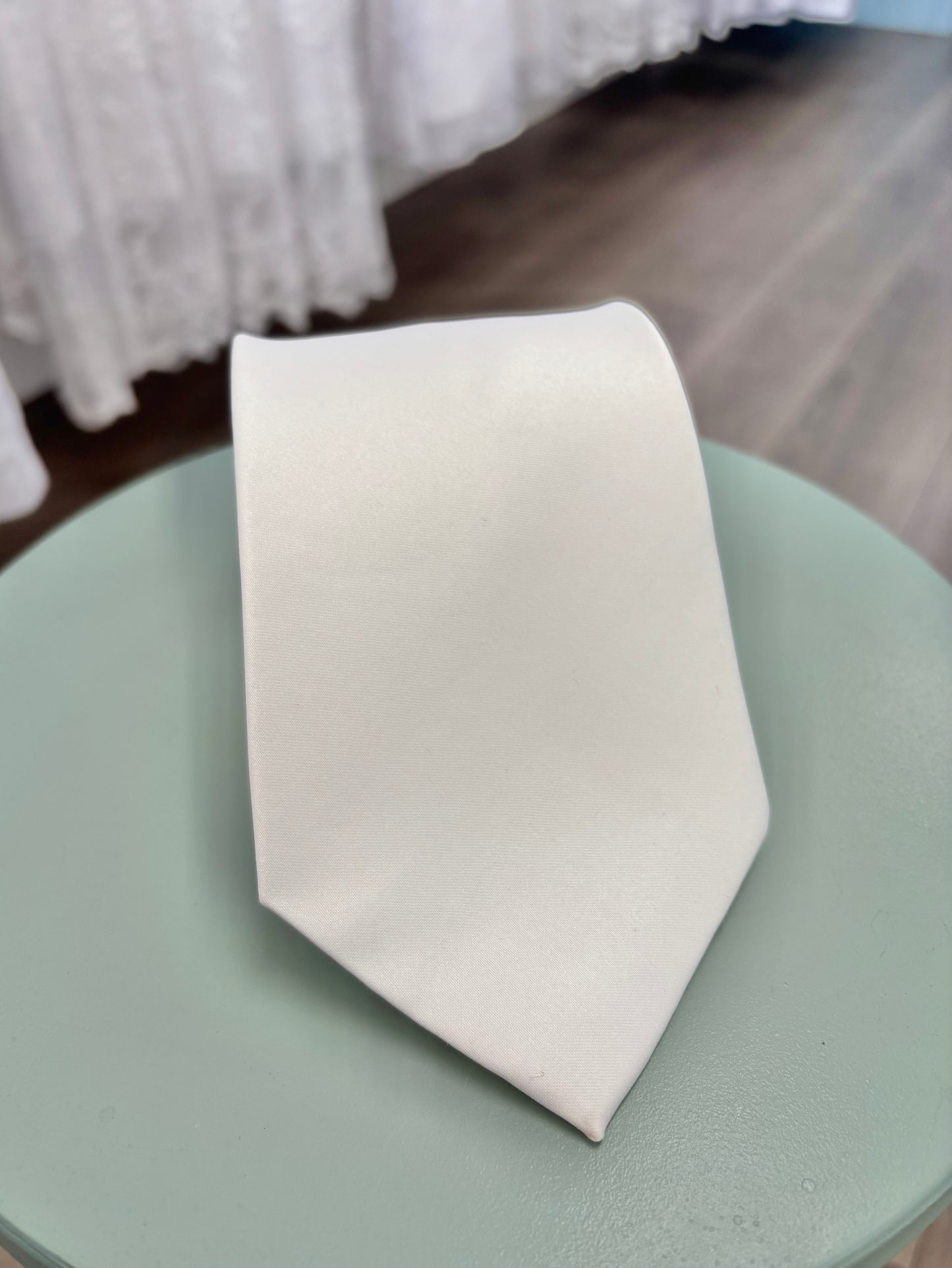 White Temple Tie - Plain