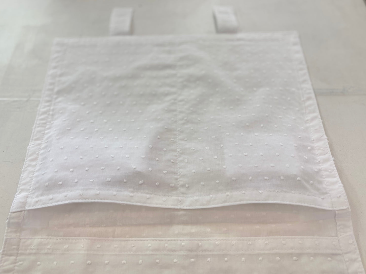Open cotton envelope with pockets inside.