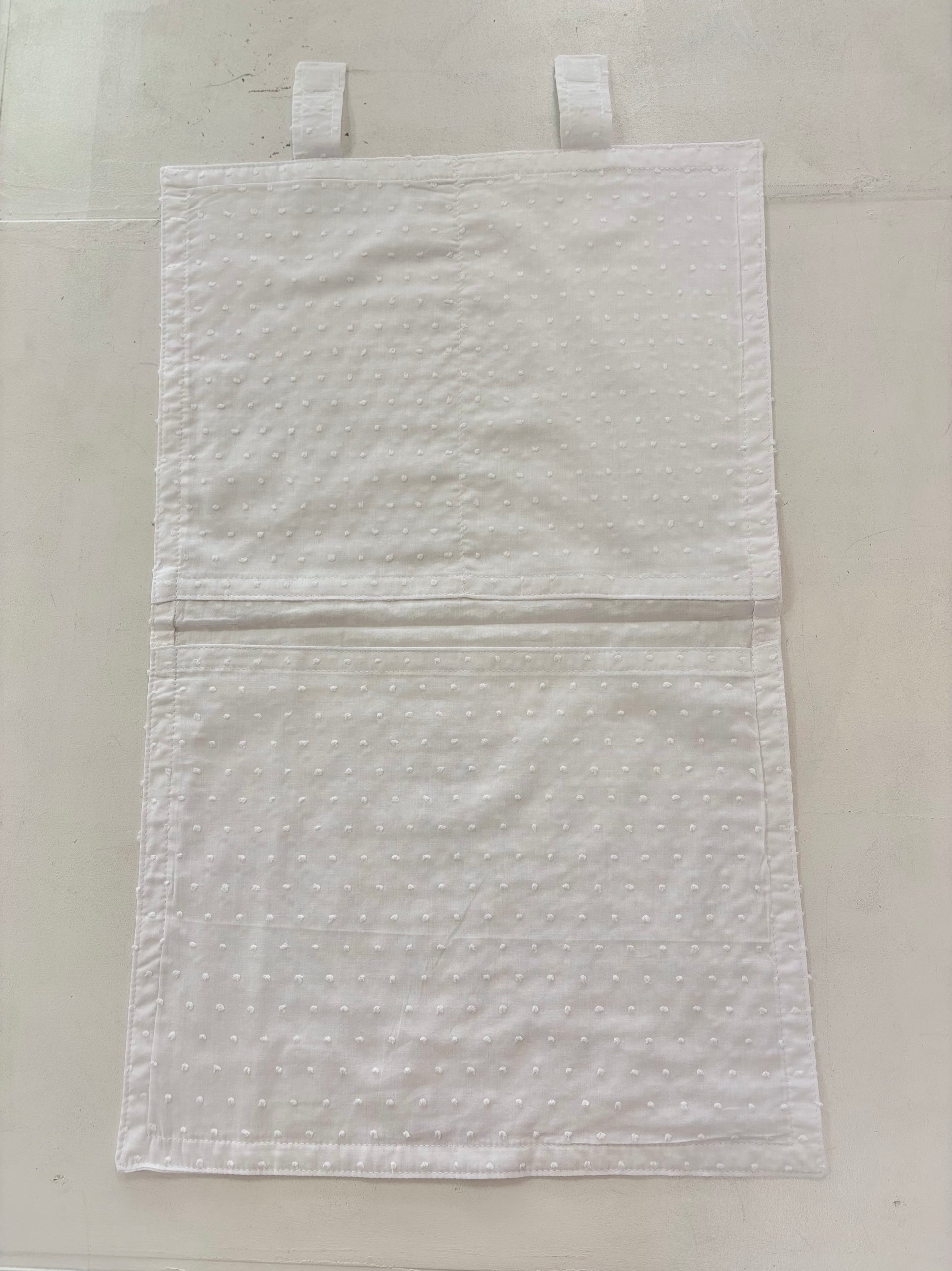Open cotton envelope with pockets inside.